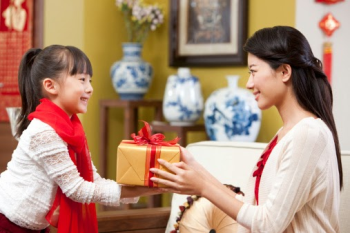 Tặng quà Tết cho mỗi người trong nhà, tại sao không?